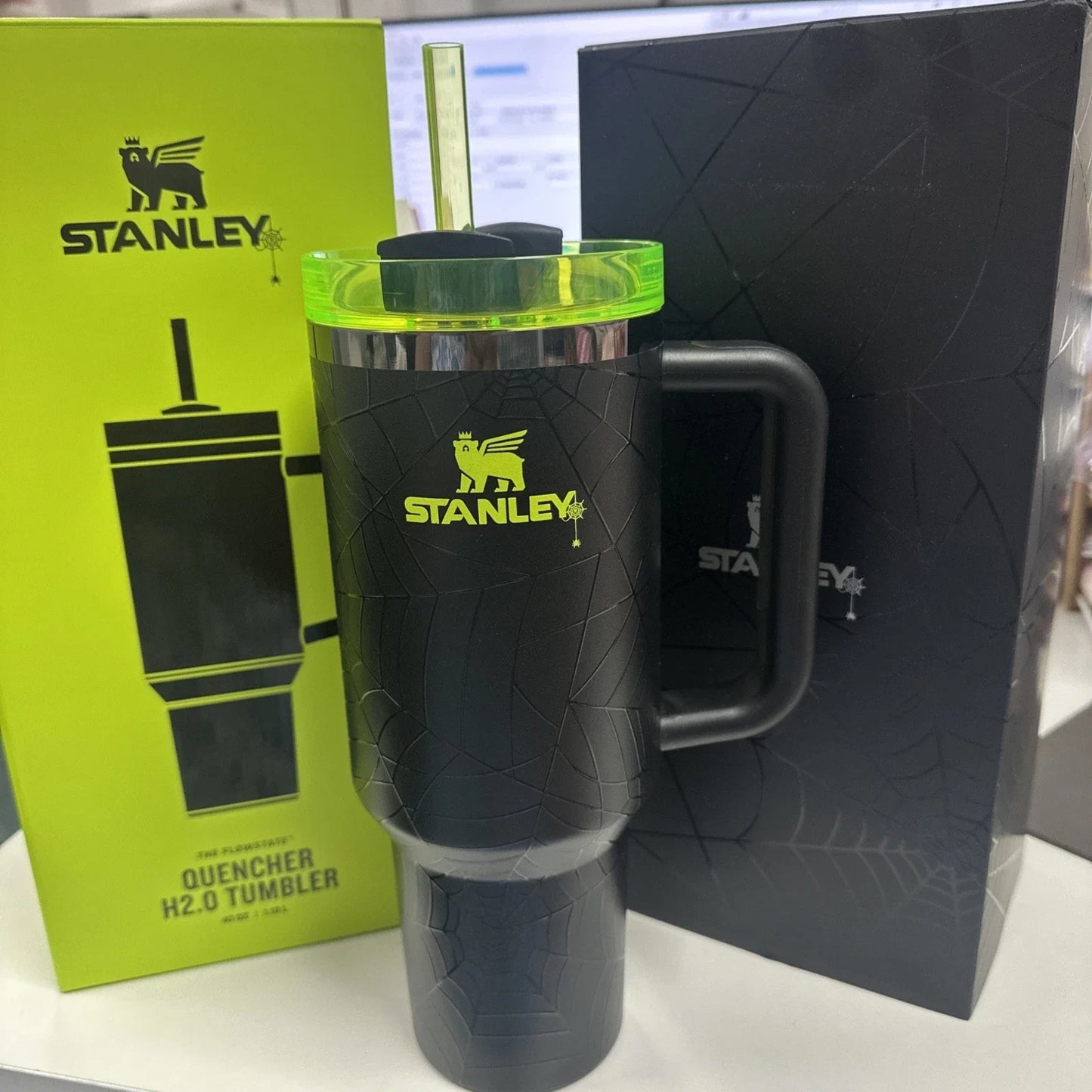 Stanley Quencher H2.0 FlowState Tumbler 40oz Spider Web Edition